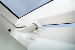 A handle situated in the lower section of the window ensures usage comfort.
